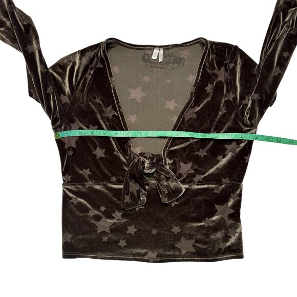 OUT FROM UNDER Urban Outfitters Green Stars Velvet Crop Tie Front Top Sz Medium - Picture 8 of 10